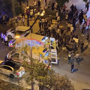 motosiklet devrildi 2 polis yaralandi NZkLJ4VR