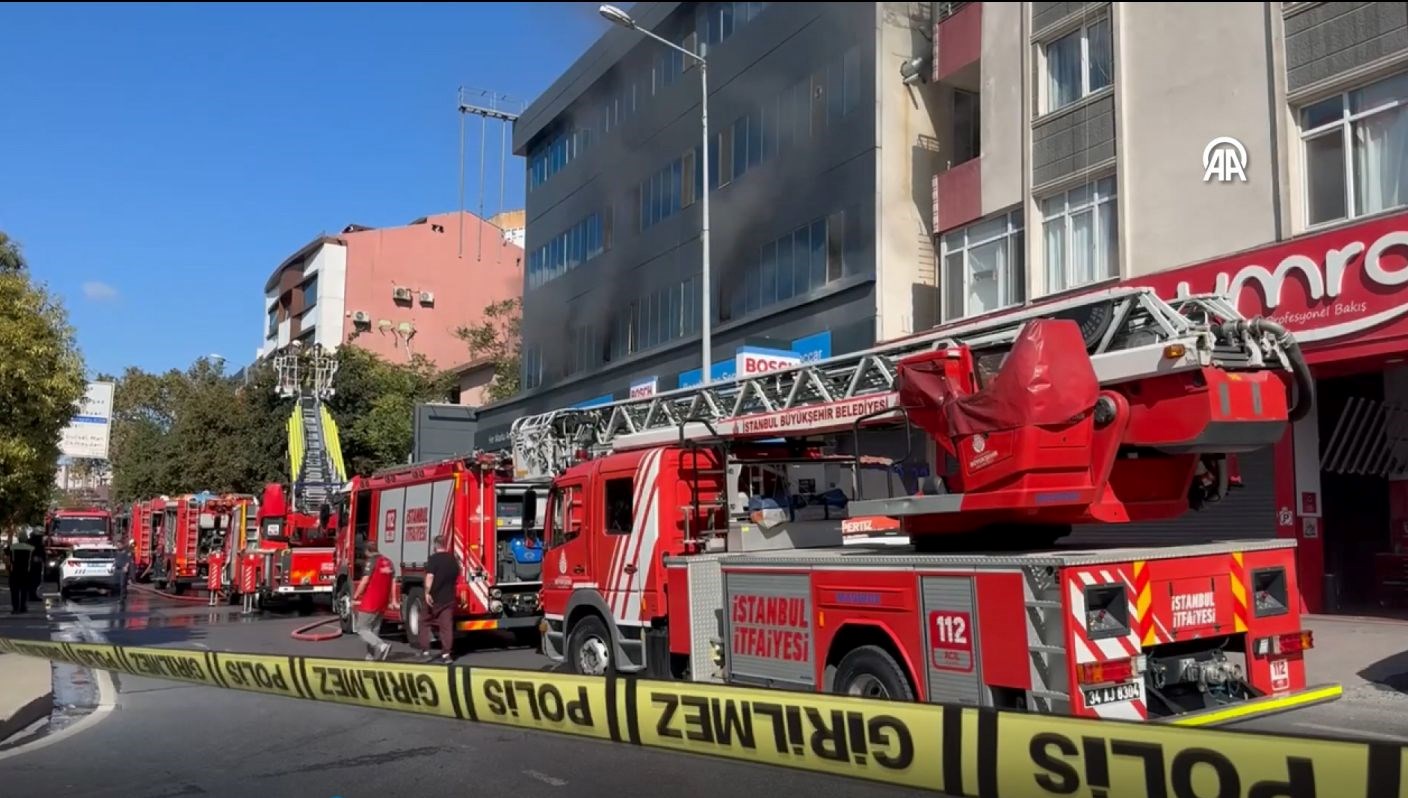 kagithanede is yeri yangini uc kisi dumandan etkilendi KBzrNIlz