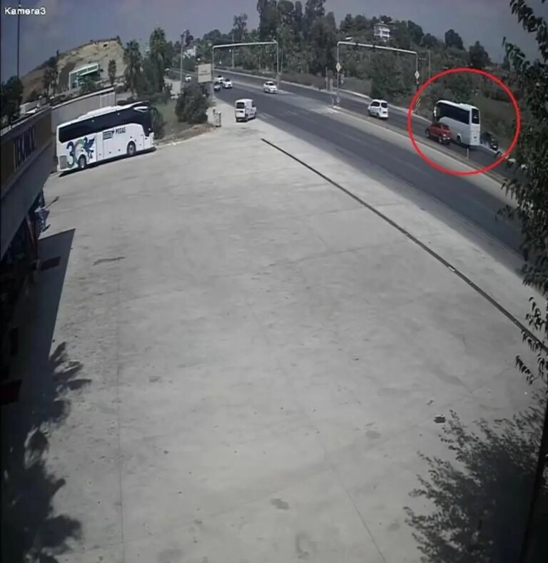 manavgatta otonom kaza direksiyon kirinca sarampole uctu Dnq1fmlB