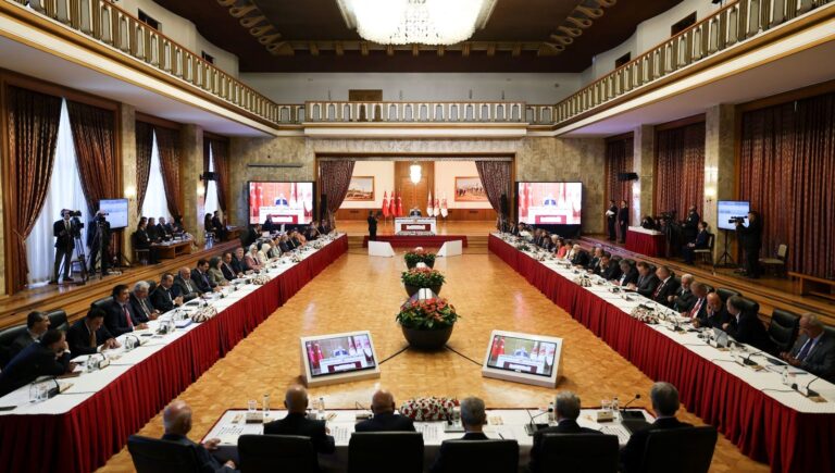 surec komisyonu yeniden toplandi QghcpVMZ