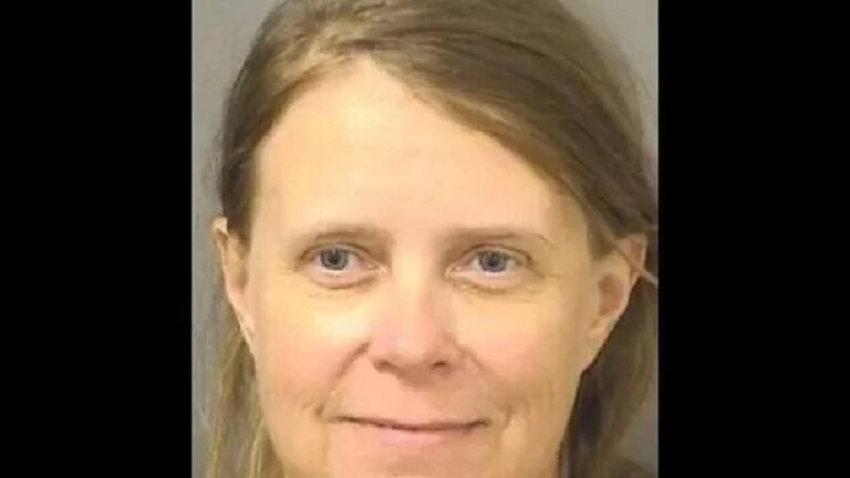 trumpin esiyim diyerek konutuna girmeye calisan kadin tutuklandi AbEin7DF