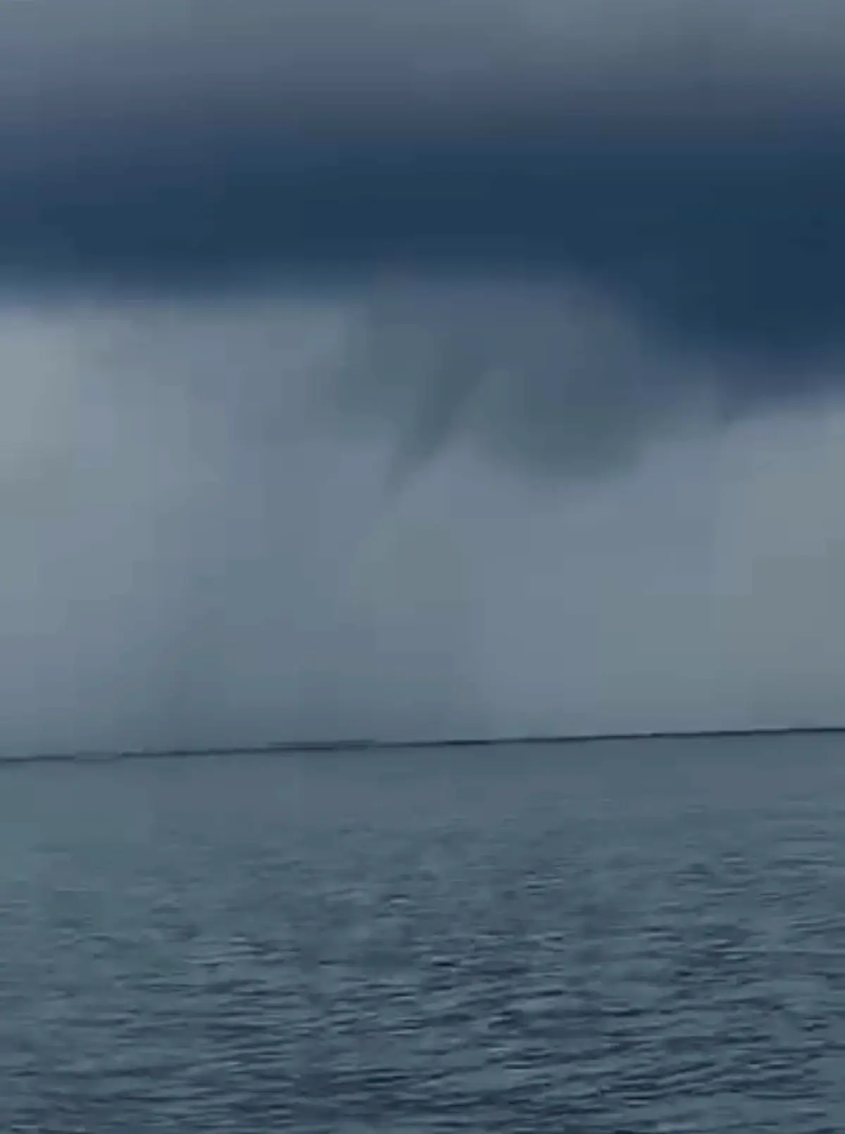 balikcilara doga surprizi hortum ve gokkusagi SU8ujkE2.jpg