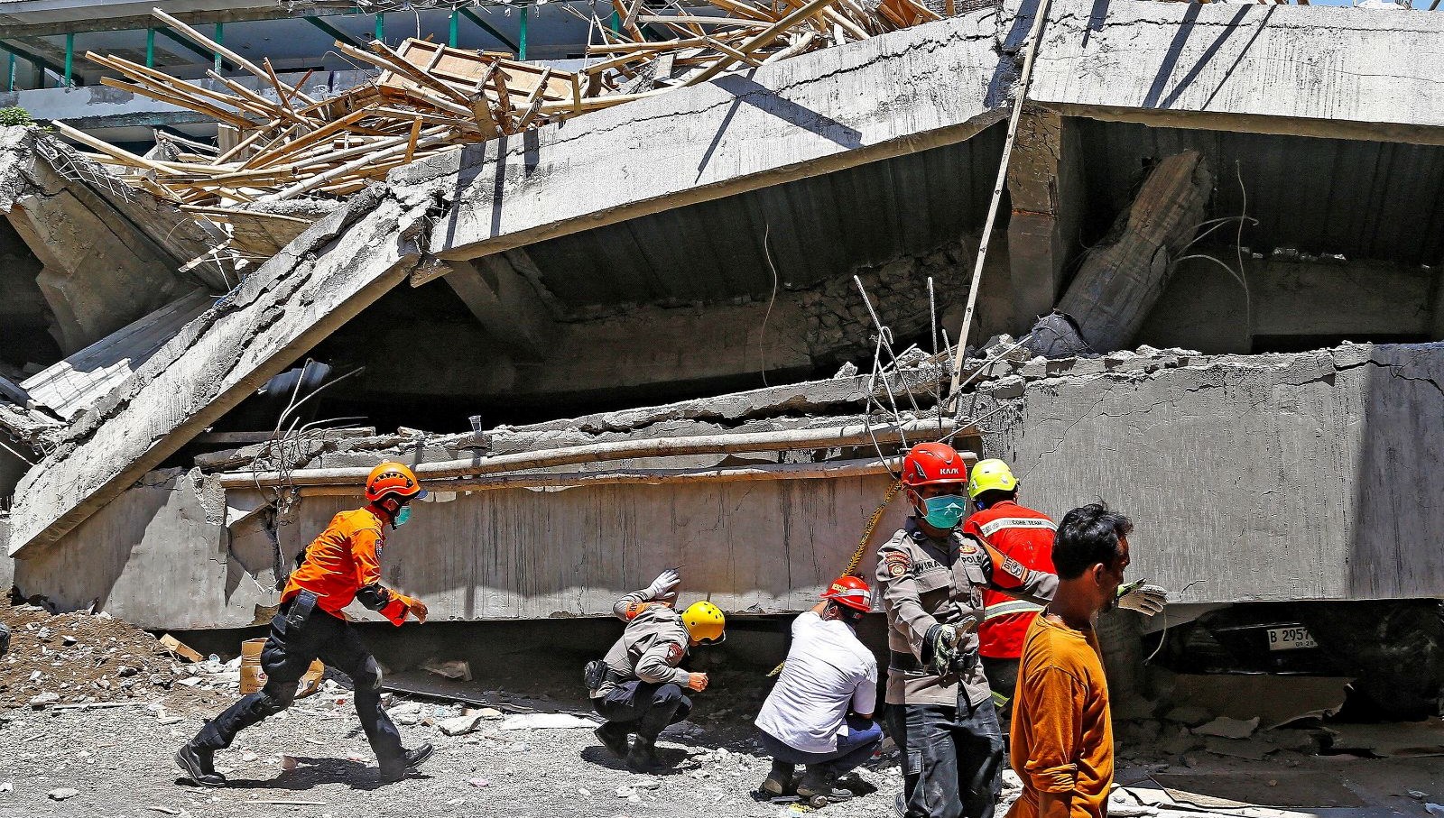 endonezyada umutlar tukeniyor okul faciasinda can kaybi 54e cikti GVUHhFOZ