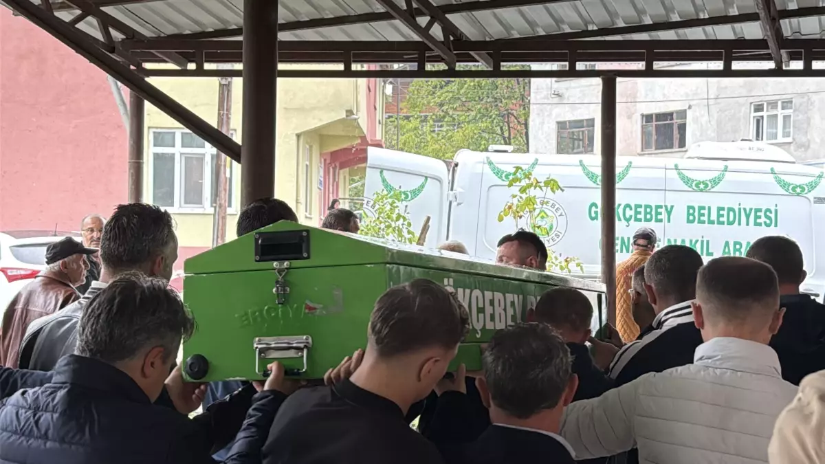 zonguldakta bicaklanarak oldurulen kadin topraga verildi cTIYptw7