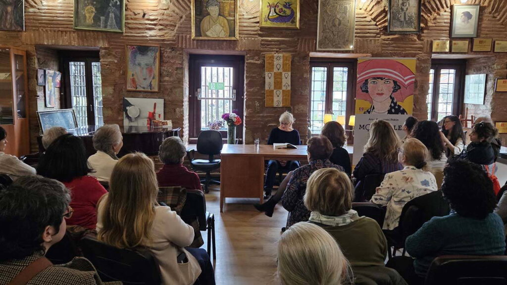 kadin-eserleri-kutuphanesi-36-yilini-kutladi-f8r5CEDI