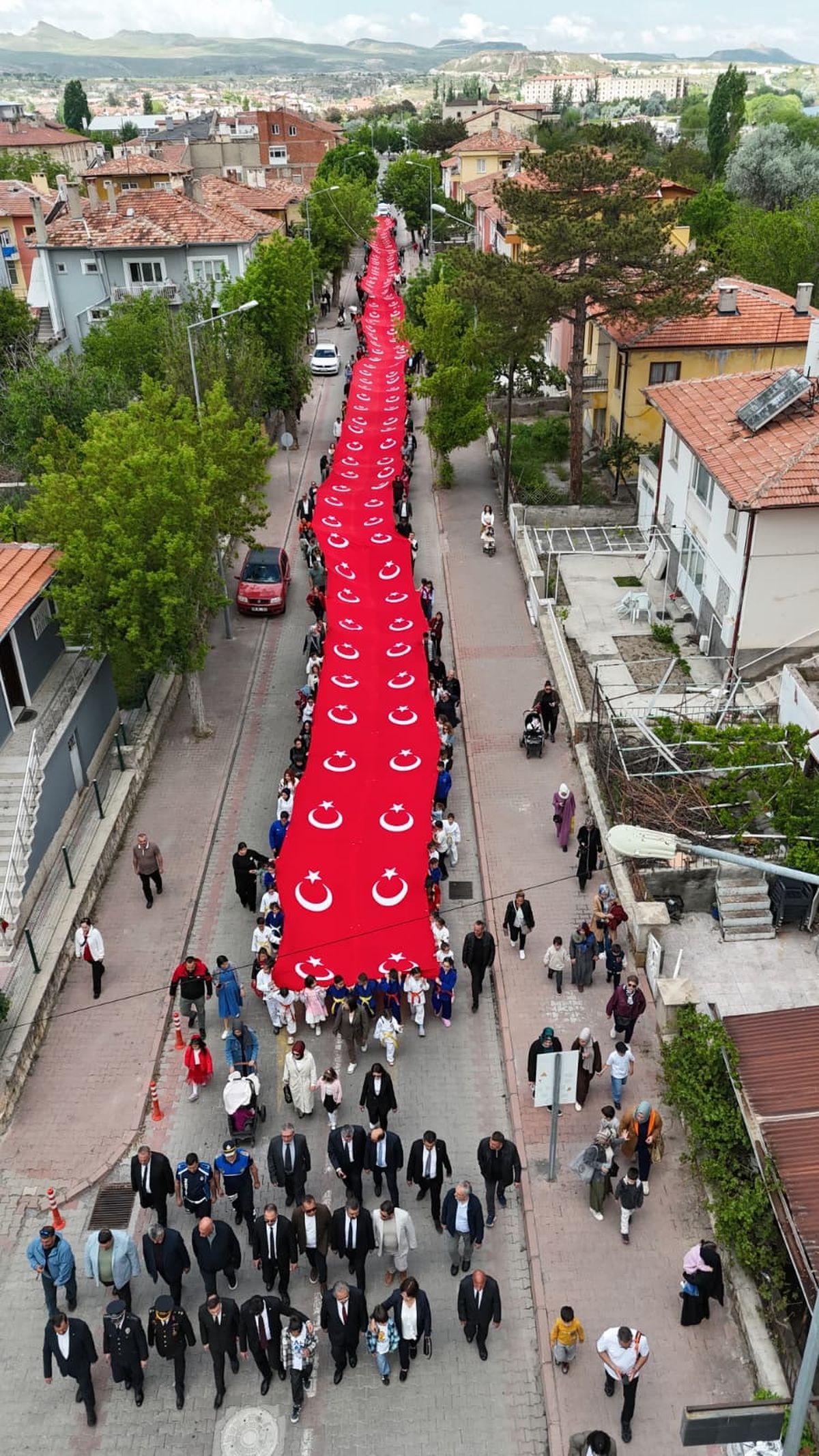 Avanos’ta 19 Mayıs Kutlamaları: 135 Metre Uzunluğundaki Türk Bayrağıyla İhtişamlı Yürüyüş