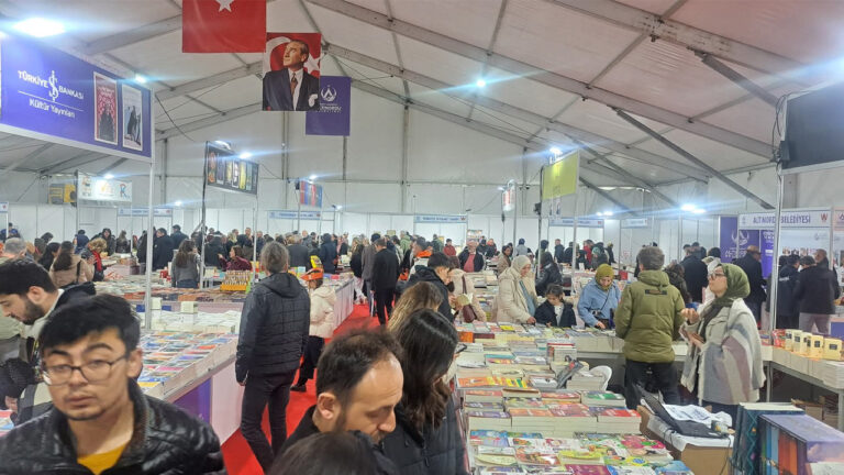 orduda-kultur-sanat-soleni-6-edebiyat-ve-kitap-gunleri-kapilarini-acti-KisPcFY4