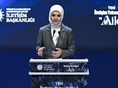 Bakan Göktaş: Hiçbir ekran bir aile sofrasının sıcaklığını sunamaz