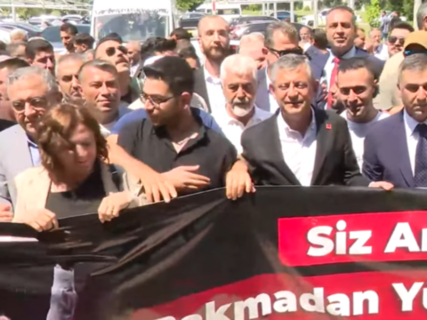 Özgür Özel’e Diyarbakır’da davul zurnalı karşılama