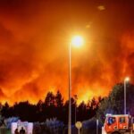 Alevler evlerine kadar geldi 30 bin avrupali arkasina bakmadan kacti AA2M937B